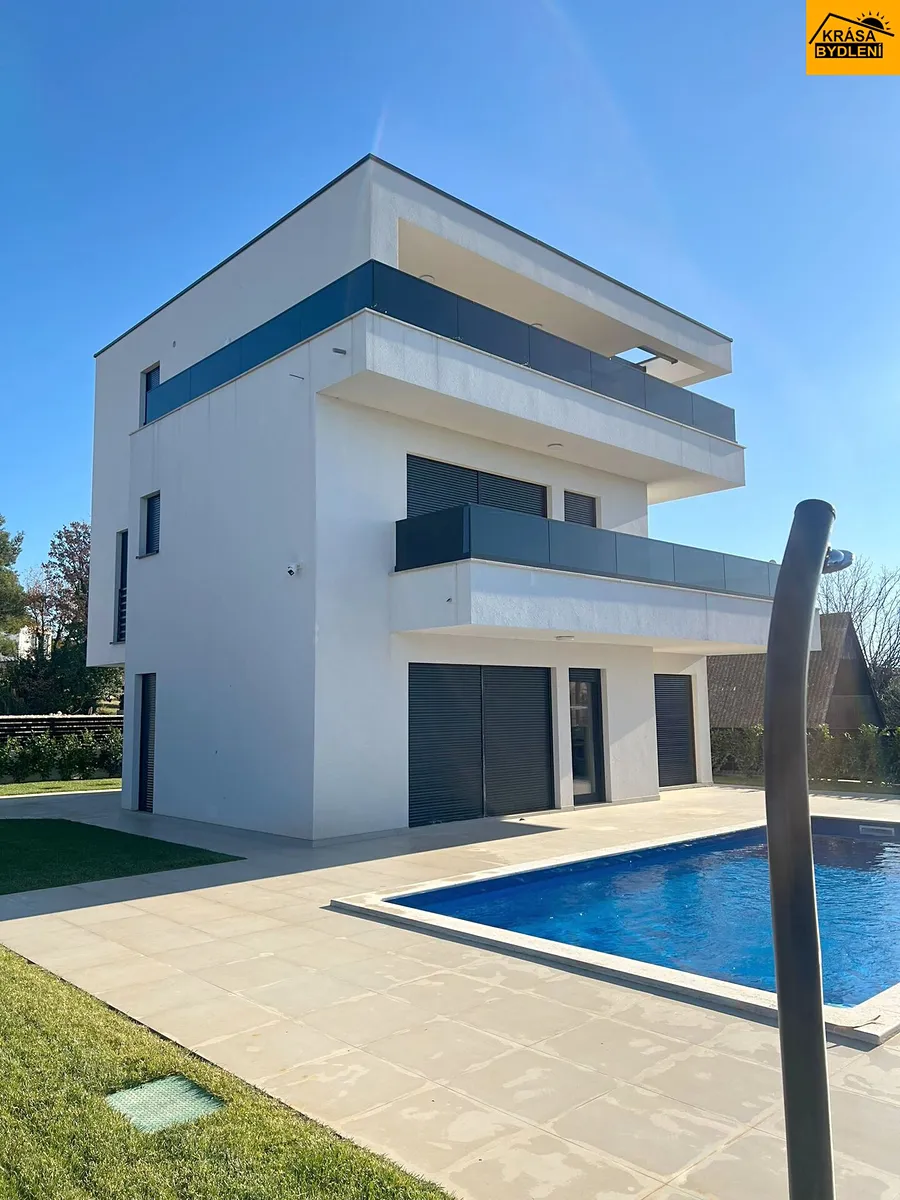 Prodej rodinného domu 550 m², pozemek 971 m²