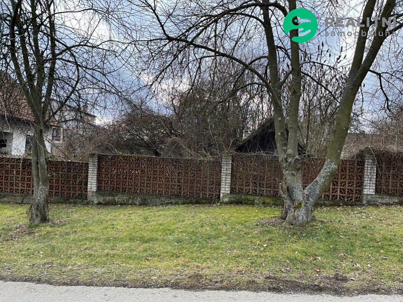 Prodej stavebního pozemku 1000 m²