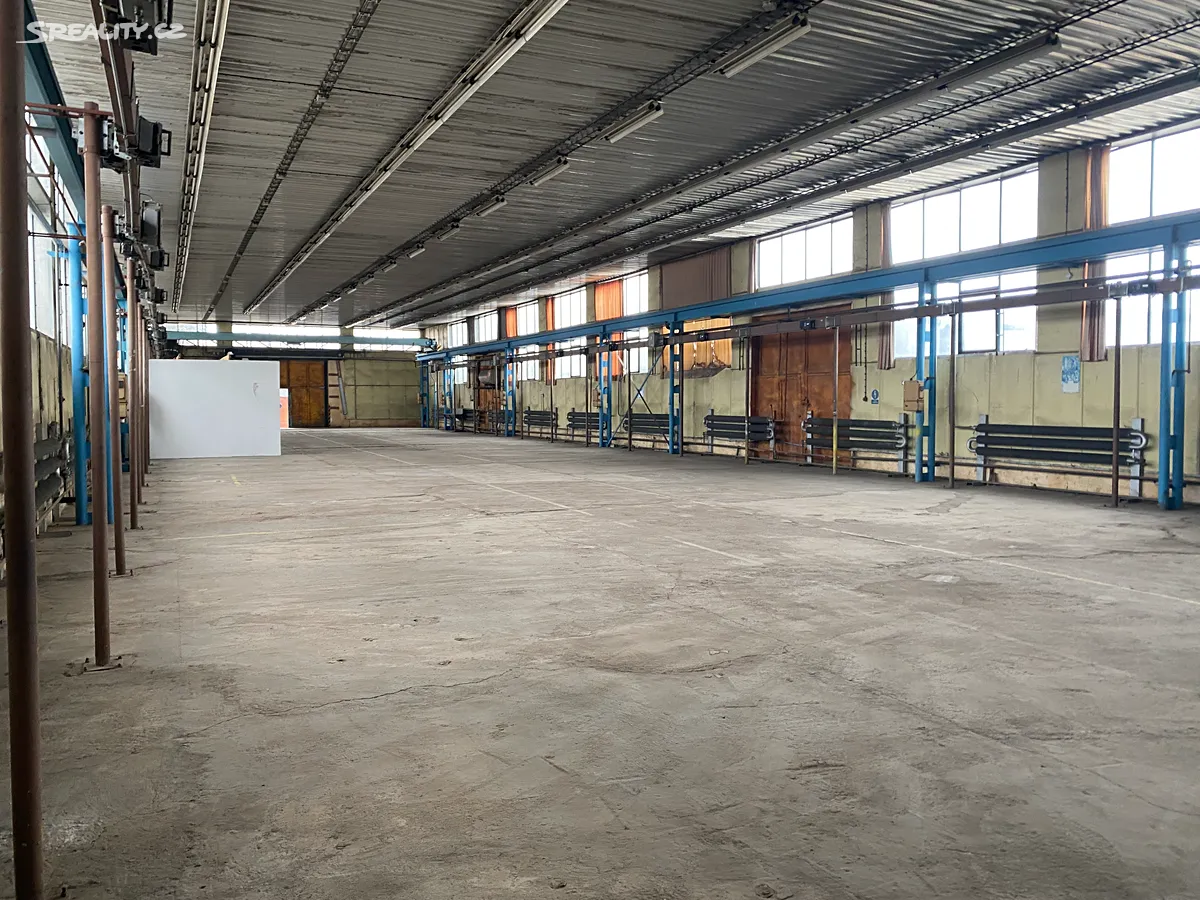 Pronájem skladového prostoru 900 m²