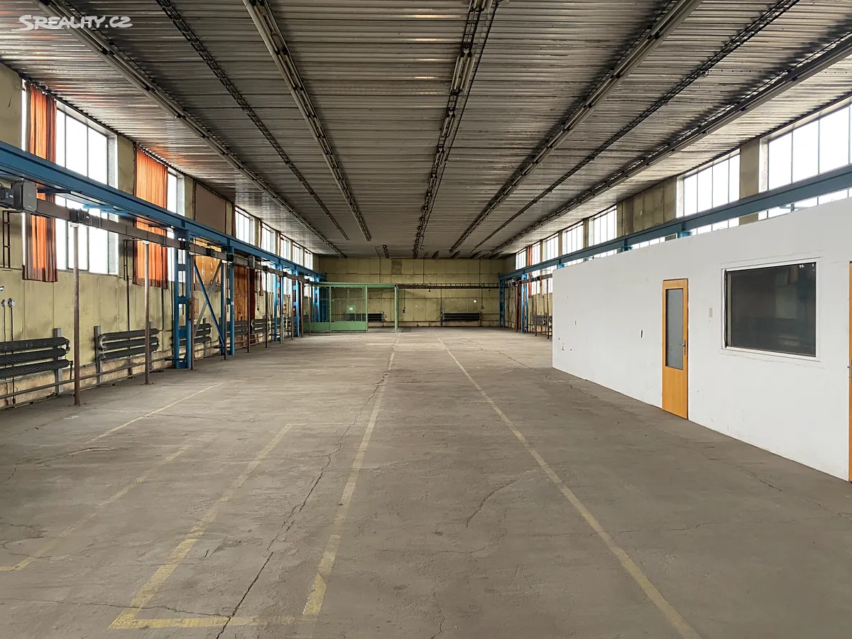 Pronájem výrobní haly, prostoru 900 m², Libušínská