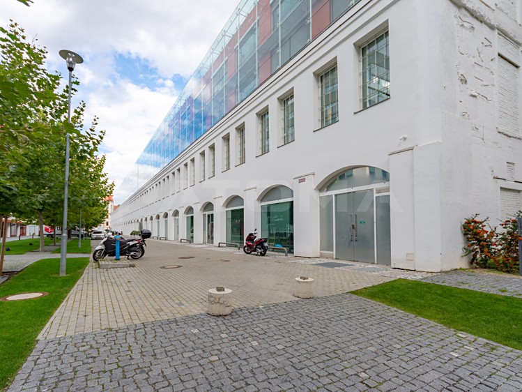 Комерційне приміщення в оренду, 416 м² (1 з 4)