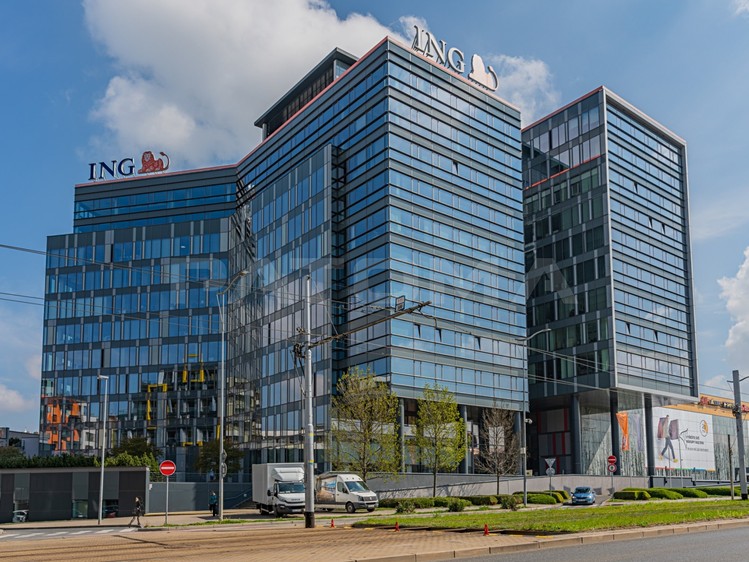 Pronájem komerčního prostoru, 739 m² (1 z 15)