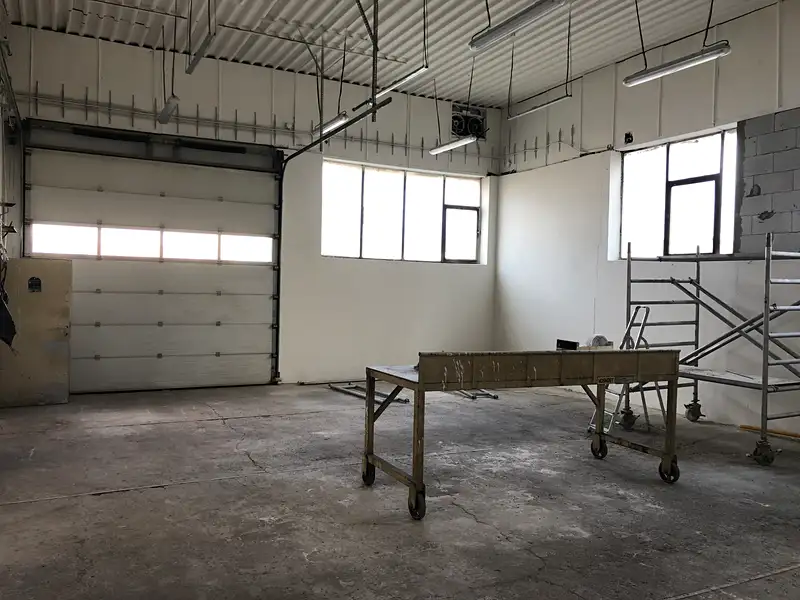 Pronájem skladového prostoru 110 m², Holubice – náhled fotky 3