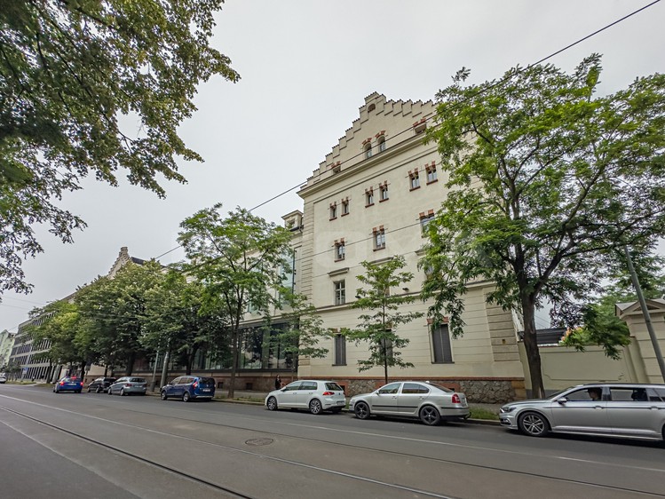 Pronájem komerčního prostoru, 550 m² (1 z 8)