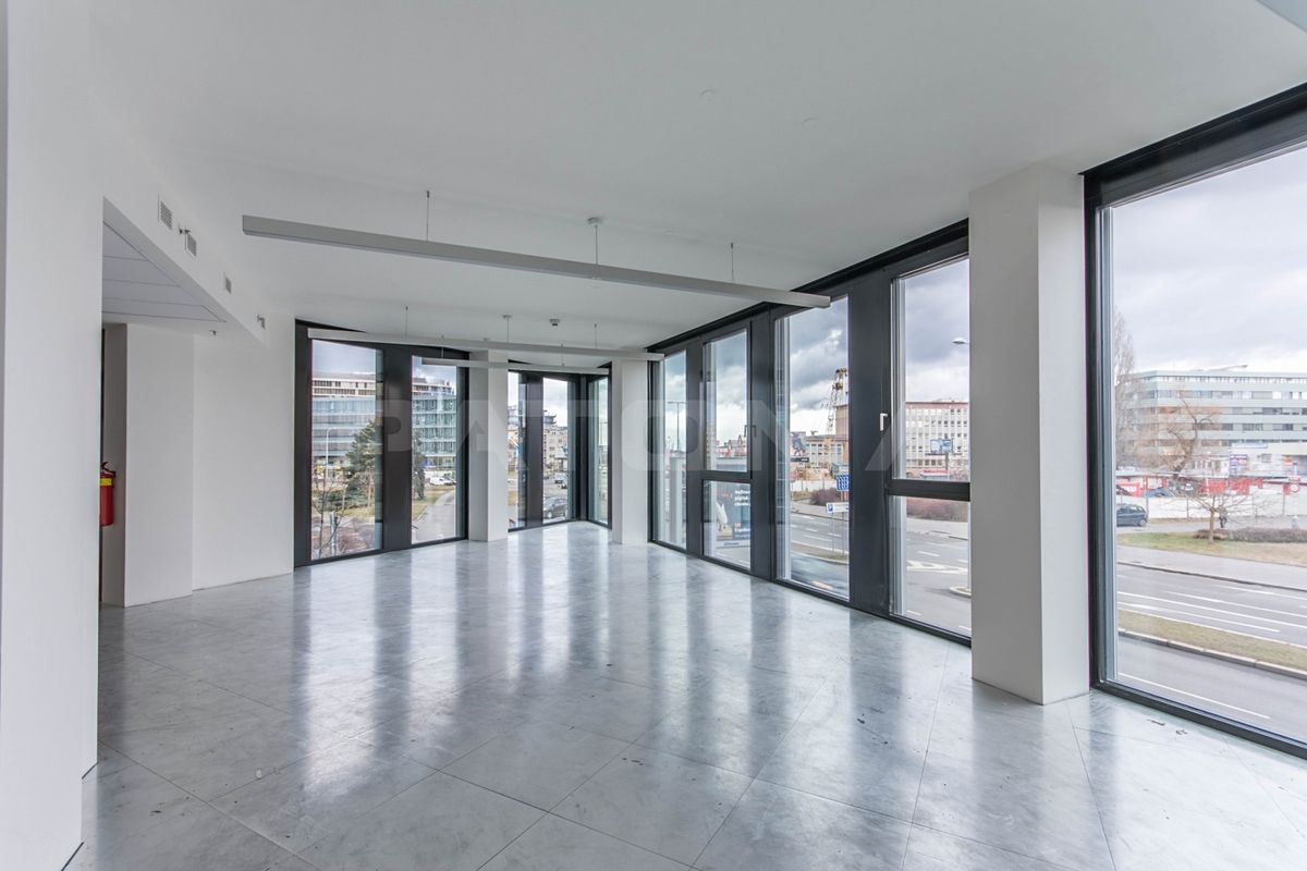 Pronájem kanceláře 216 m² – fotografie 2