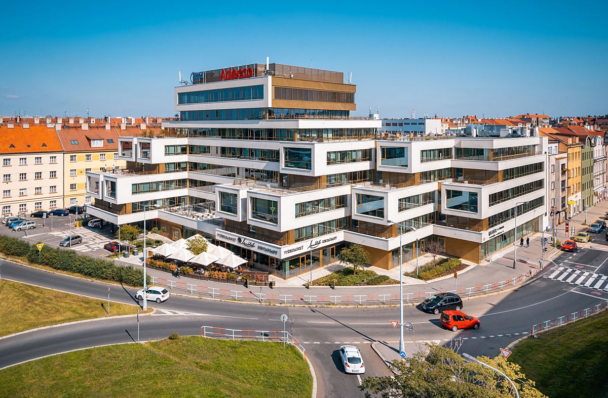 Pronájem kanceláře 458 m²