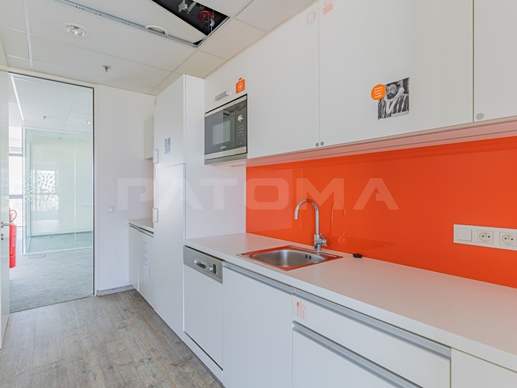 Pronájem komerčního prostoru, 739 m² (8 z 15)