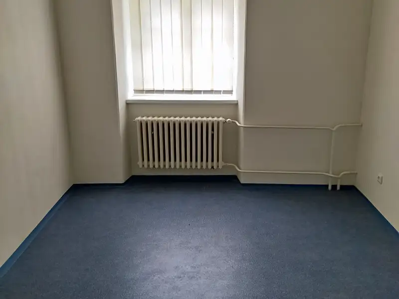 Pronájem kanceláře 21 m², Žlutice – náhled fotky 1
