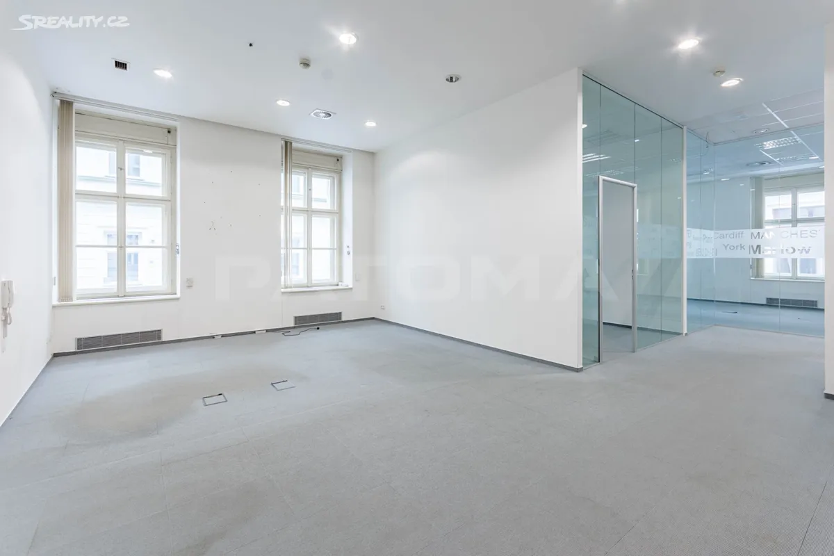 Pronájem kanceláře 300 m² – pohled 2