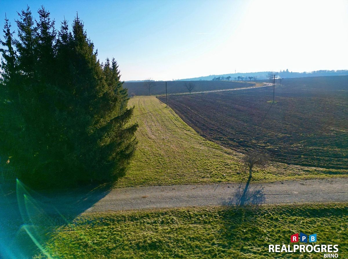Prodej stavebního pozemku 772 m² – fotografie 2