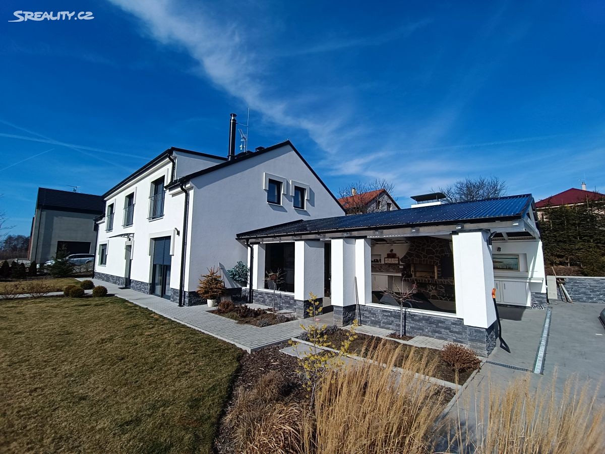 Prodej  rodinného domu 228 m², pozemek 1 281 m², okres Praha-východ