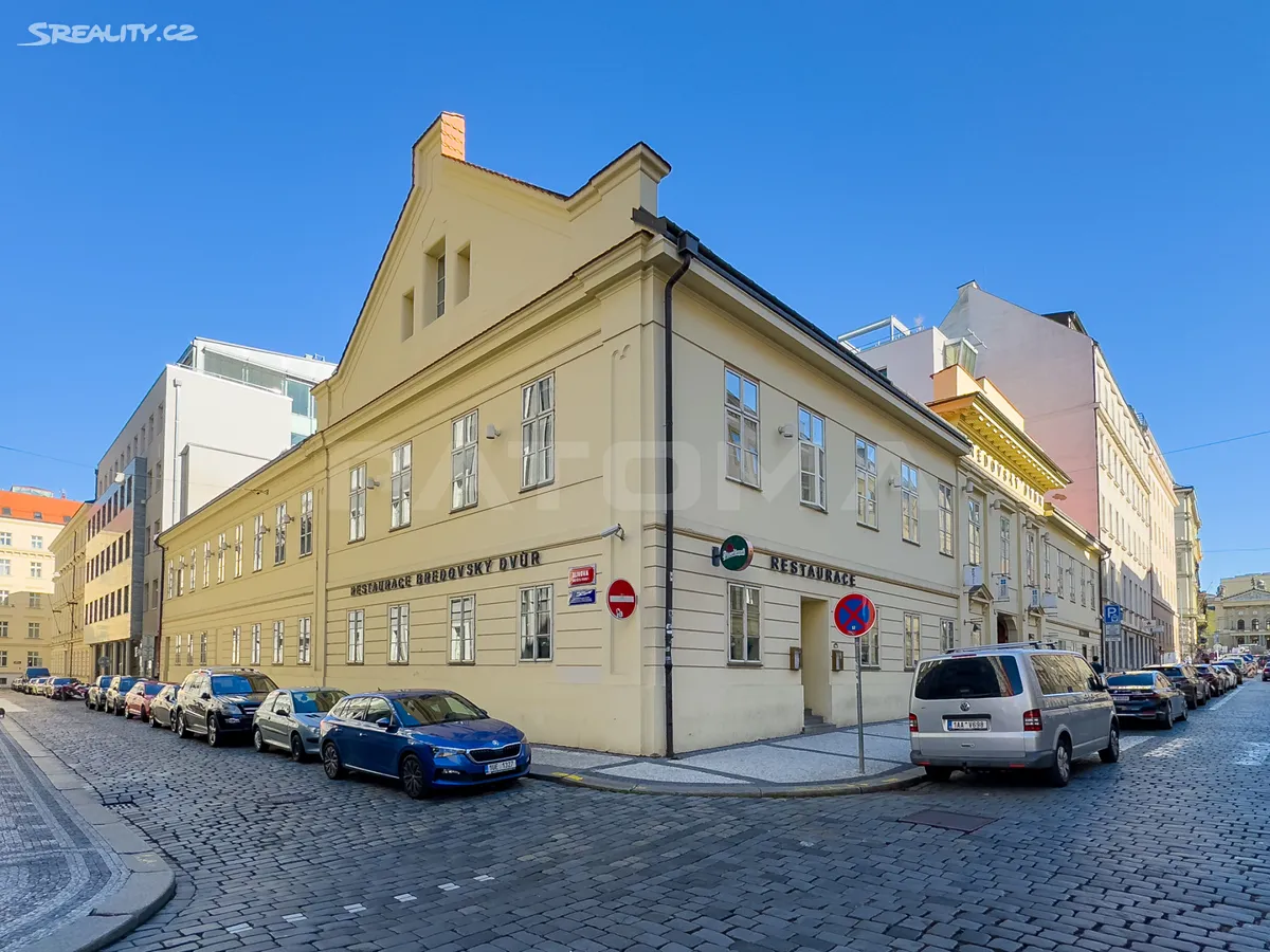 Pronájem kanceláře 300 m², Praha