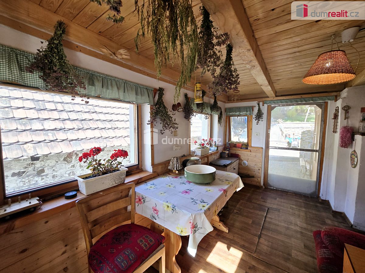 Prodej rodinného domu 350 m², pozemek 1337 m² – fotografie 2
