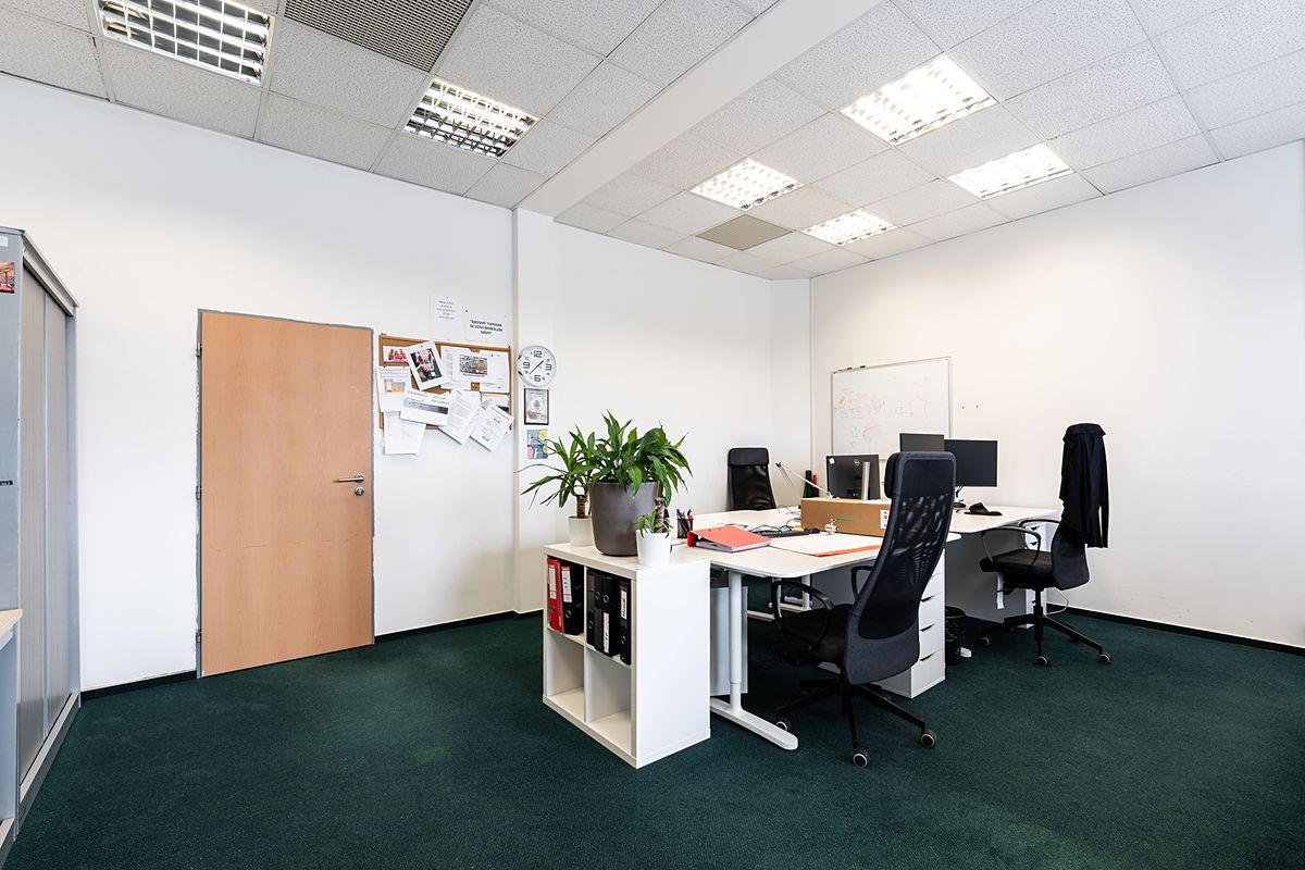 Pronájem skladového prostoru 900 m² – fotografie 3