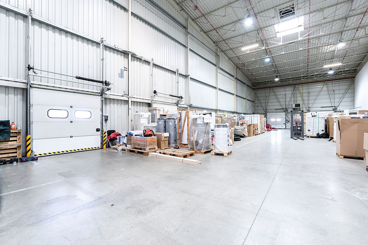 Pronájem skladového prostoru 900 m²
