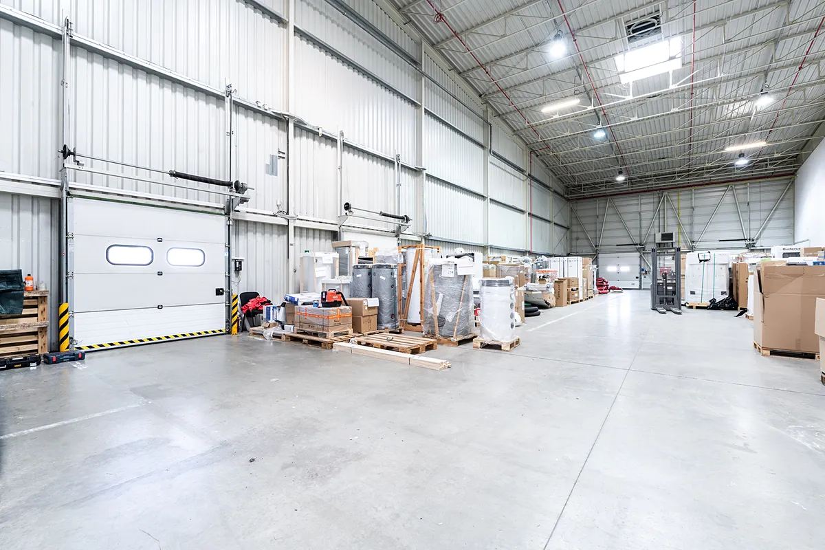 Pronájem skladového prostoru 900 m²