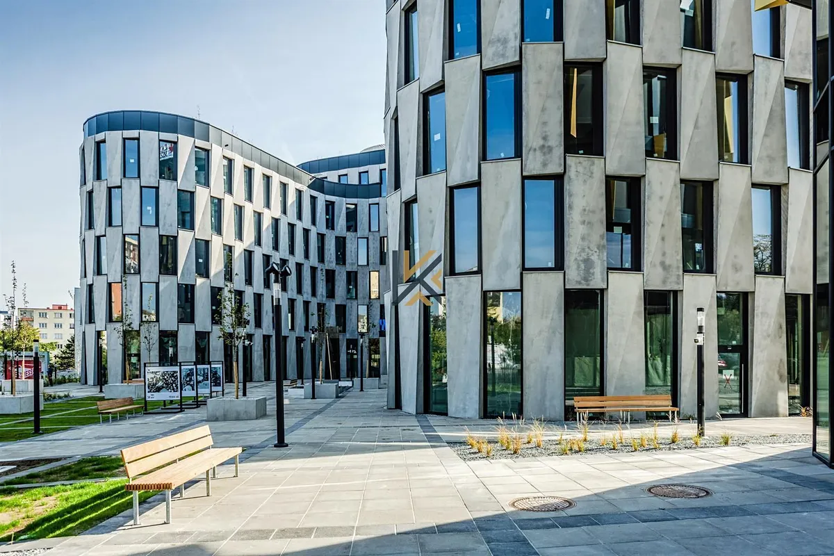 Pronájem kanceláře 300 m²