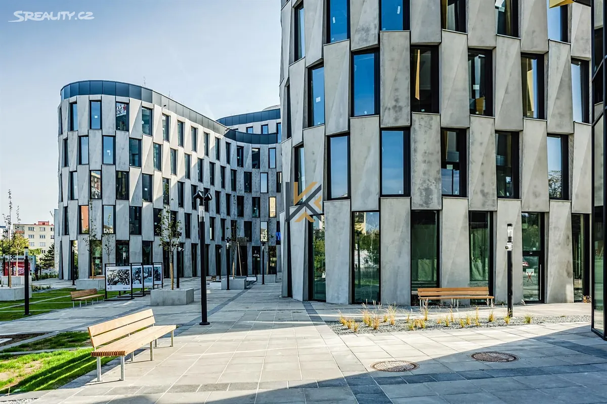 Pronájem kanceláře 300 m², Evropská
