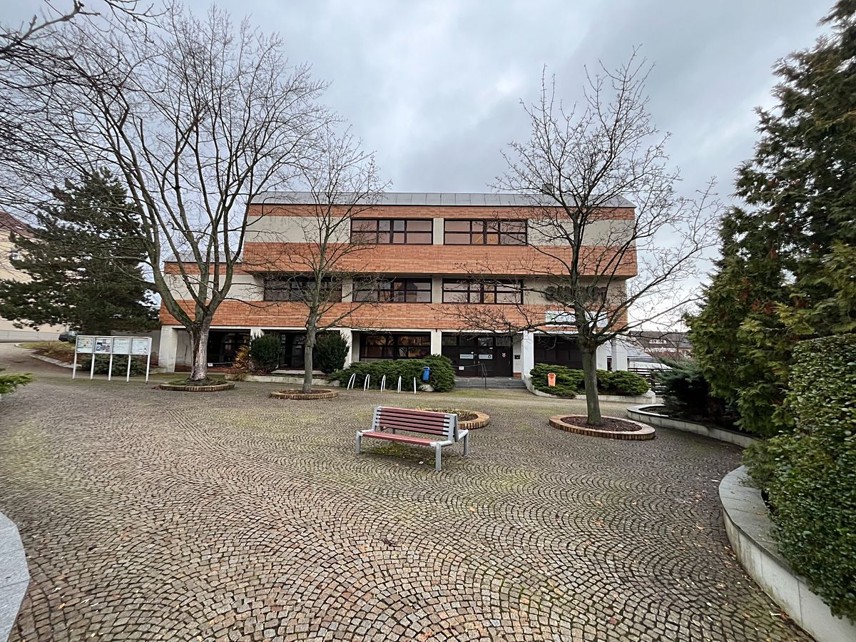 Pronájem kanceláře 200 m², Dobrovice – fotka 1 z 3