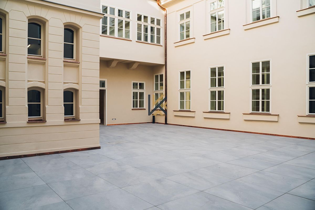 Pronájem kanceláře 1119 m² – fotografie 5