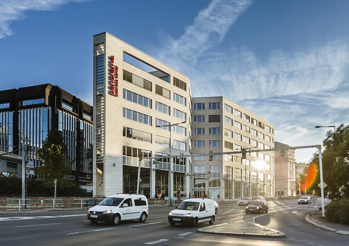 Pronájem kanceláře 480 m²
