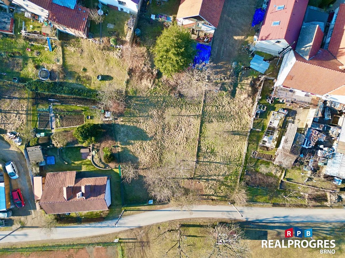 Prodej stavebního pozemku 298 m² – fotografie 2