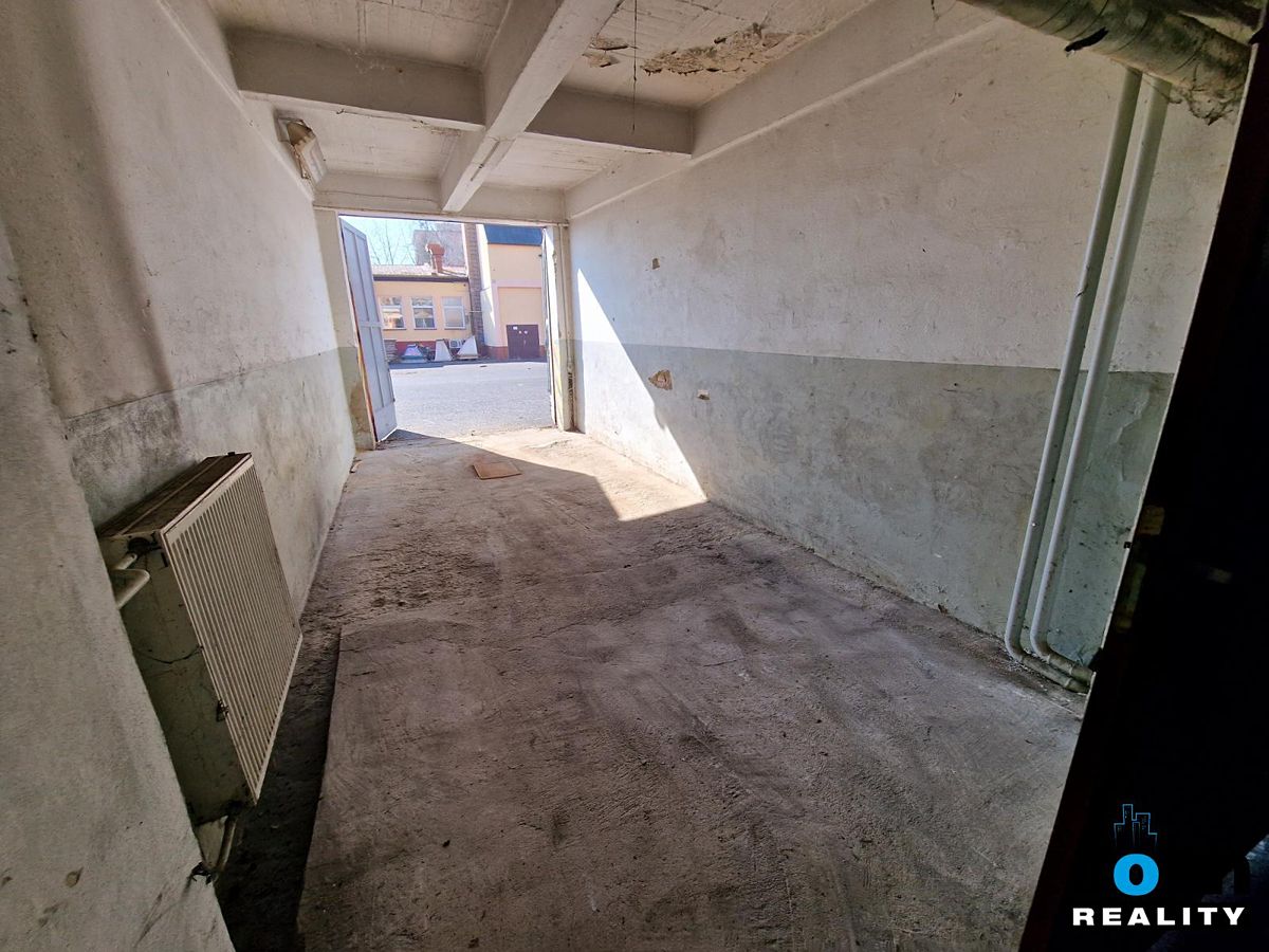 Pronájem garáže 65 m² – fotografie 3