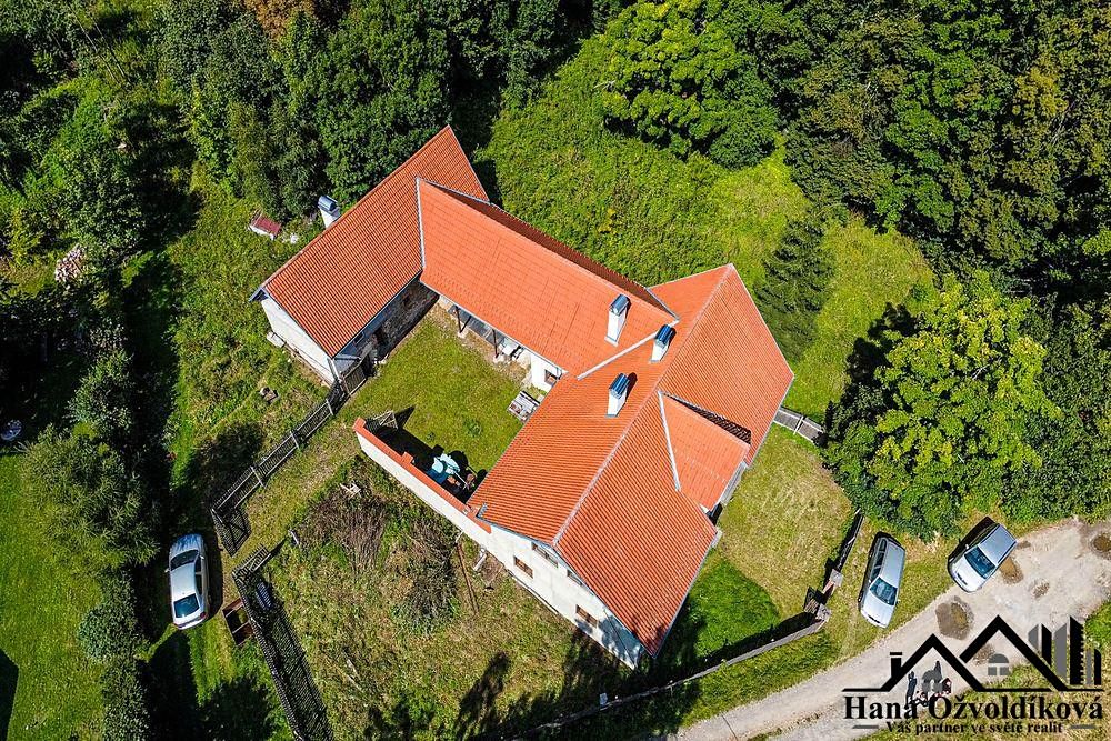 Prodej rodinného domu 400 m², pozemek 691 m² – fotografie 2