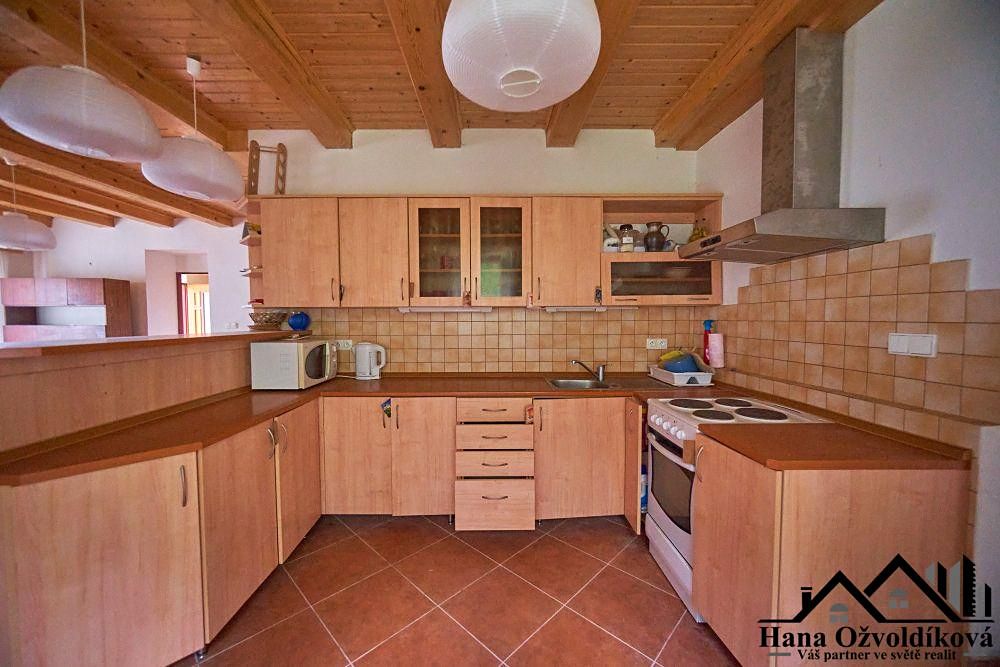 Prodej rodinného domu 400 m², pozemek 691 m² – fotografie 4