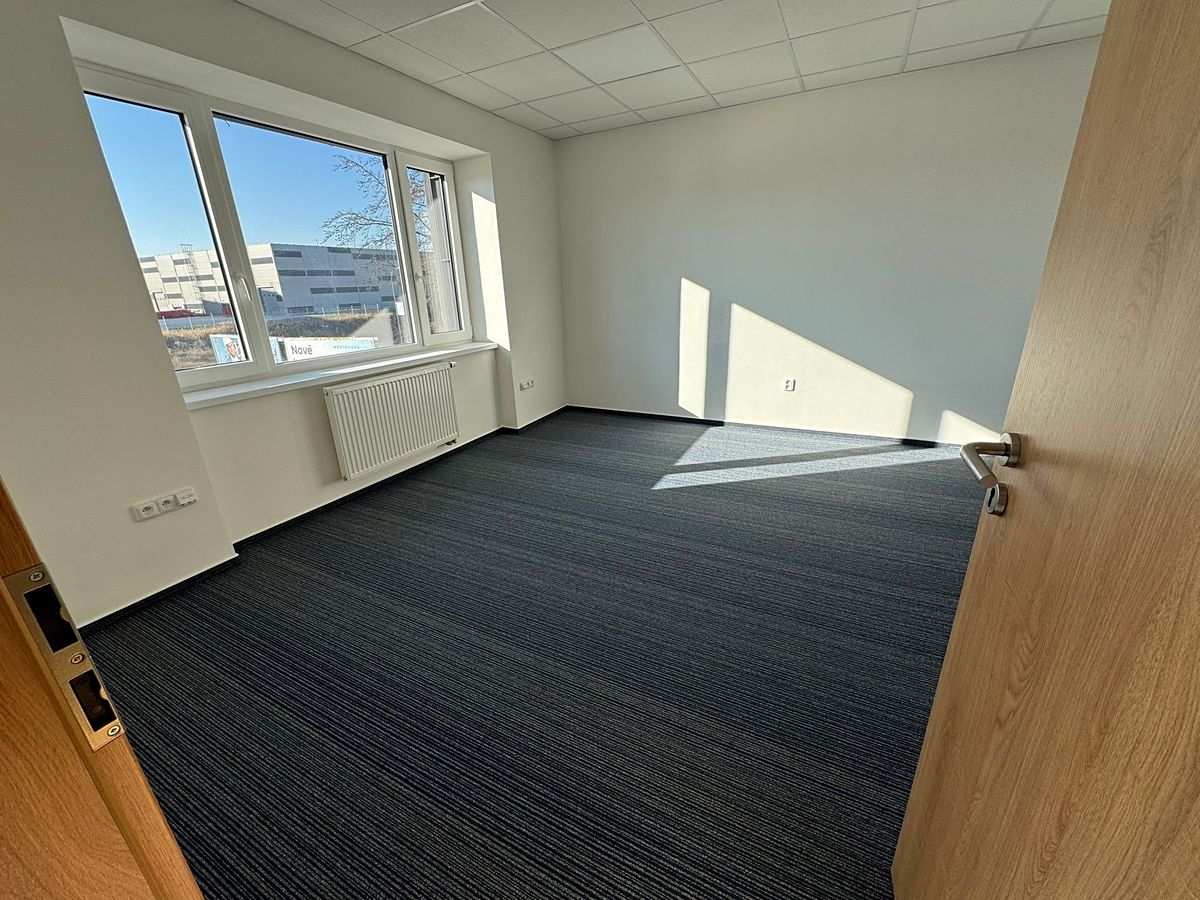 Pronájem kanceláře 90 m² – fotografie 3