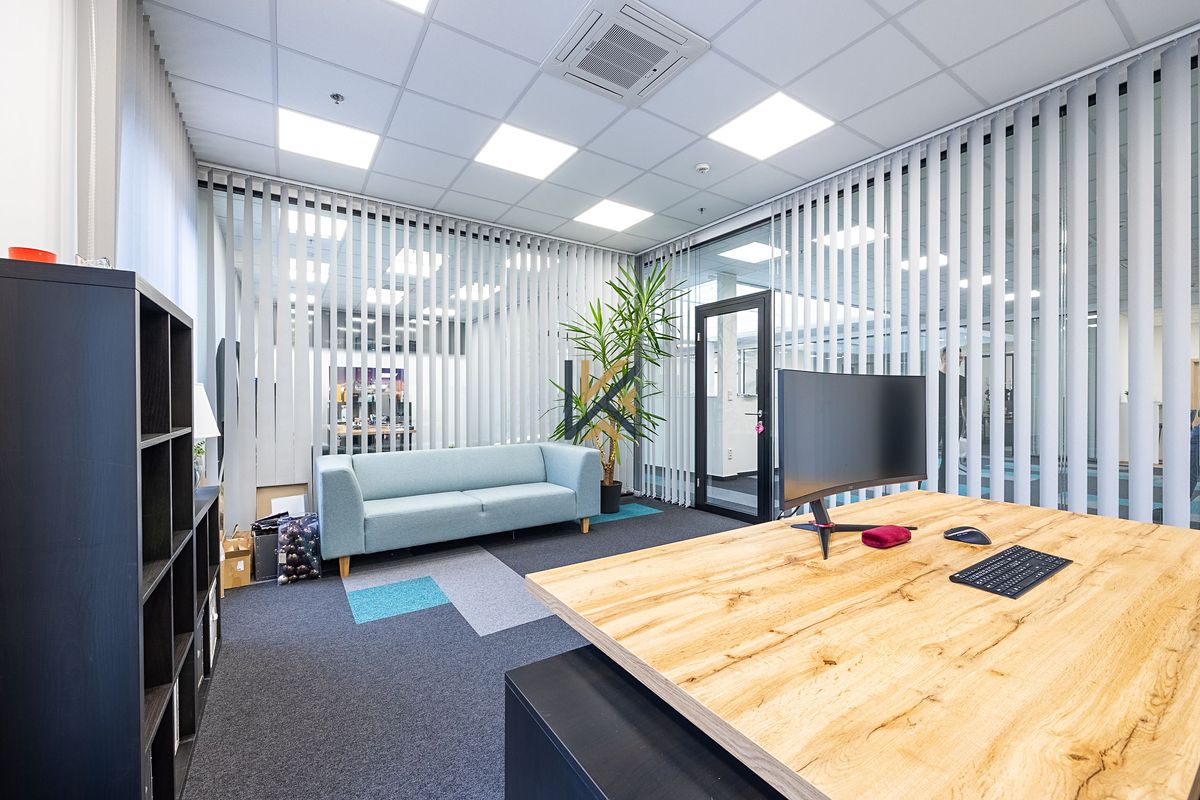 Pronájem kanceláře 1030 m²
