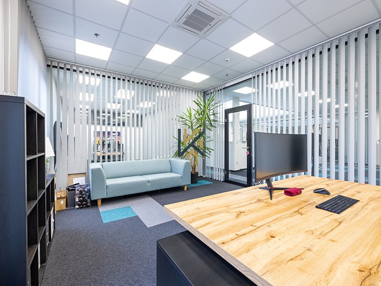 Комерційне приміщення в оренду, 1 030 м² (1 з 21)