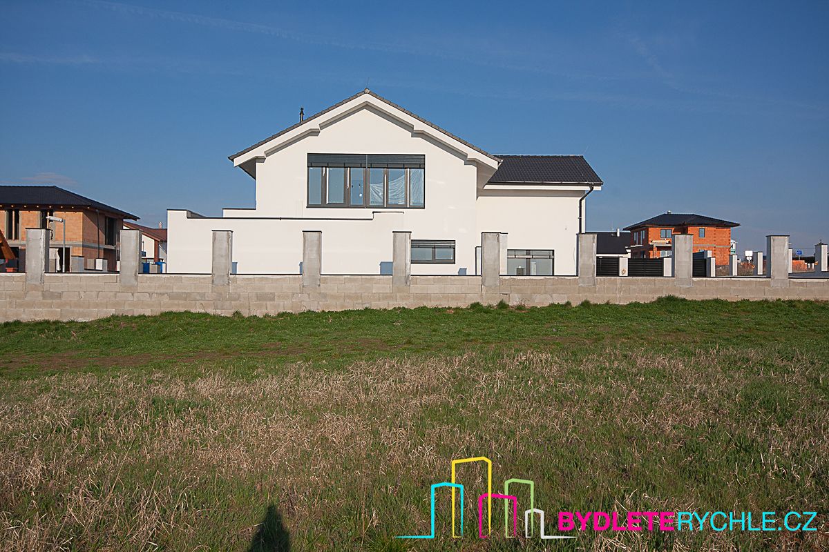 Prodej vily 250 m², pozemek 1028 m² – fotografie 2