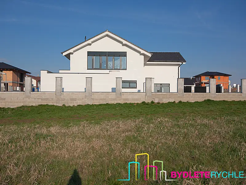Prodej vily 250 m², pozemek 1028 m², Větrušice – náhled fotky 2