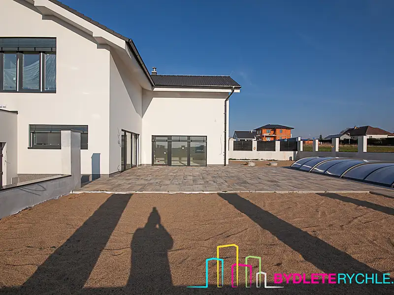 Prodej vily 250 m², pozemek 1028 m², Větrušice – náhled fotky 3