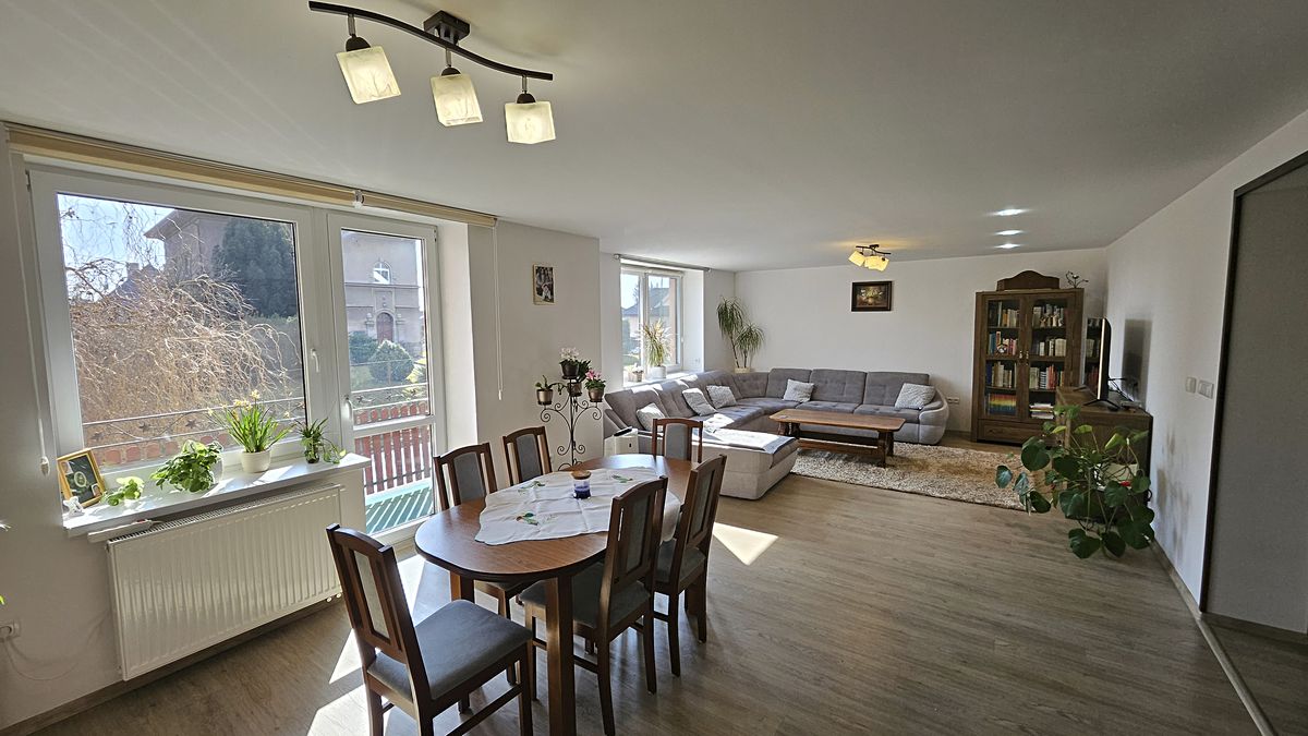 Prodej rodinného domu 217 m², pozemek 403 m² – fotografie 5