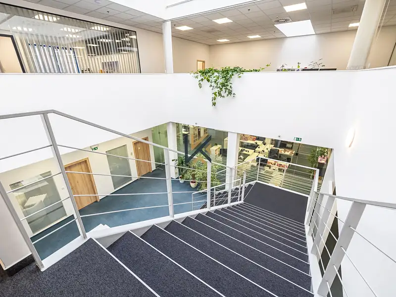 Pronájem obchodního prostoru 1030 m², Praha – náhled fotky 1