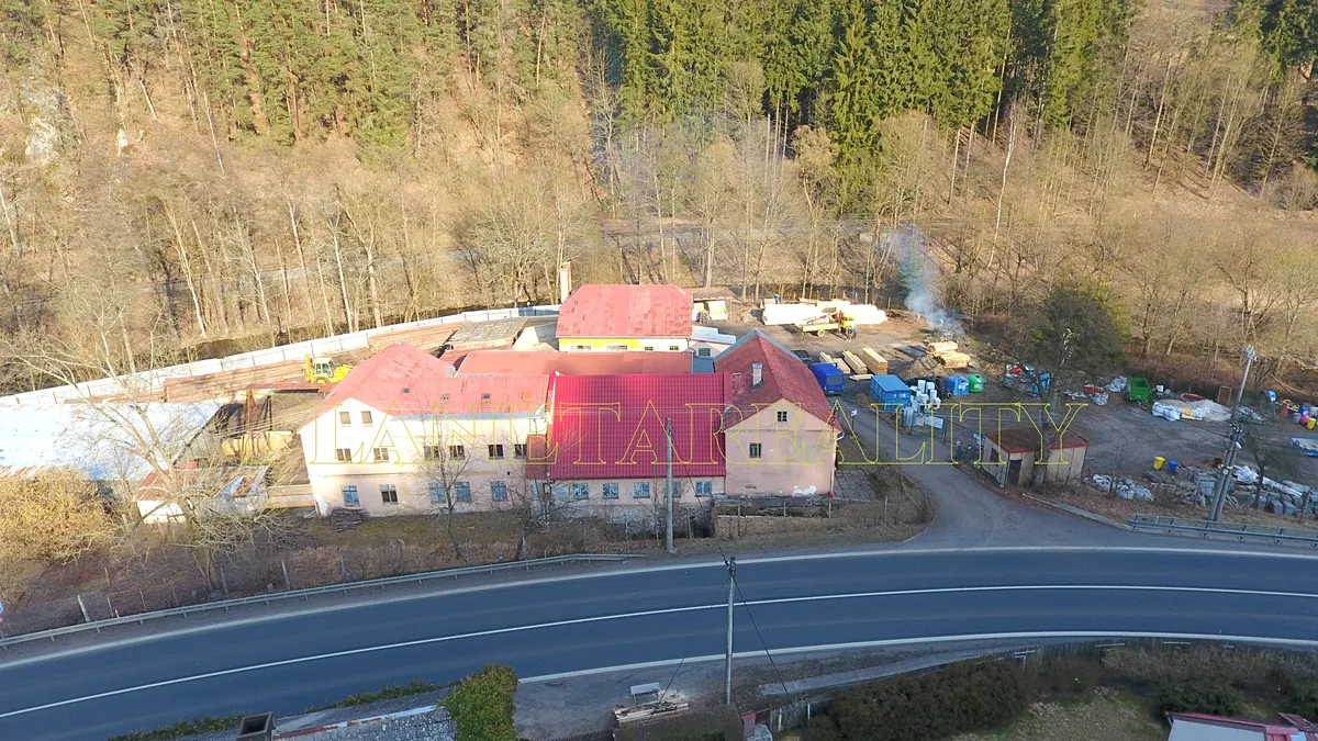 Prodej výrobní haly, prostoru 3769 m²