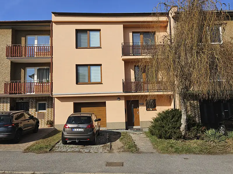 Prodej rodinného domu 217 m², pozemek 403 m², Jaroměř – náhled fotky 1