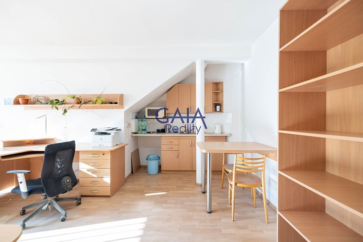 Prodej kanceláře 692 m² – fotografie 3