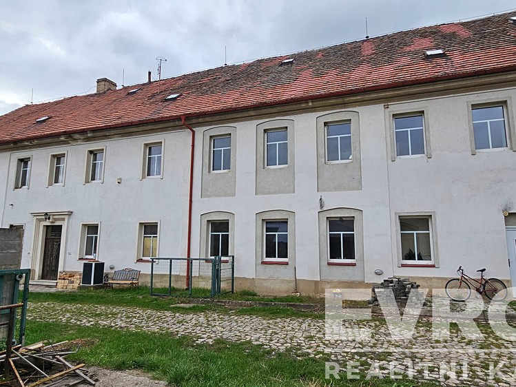 Prodej komerčního prostoru, 1 180 m² (3 z 17)