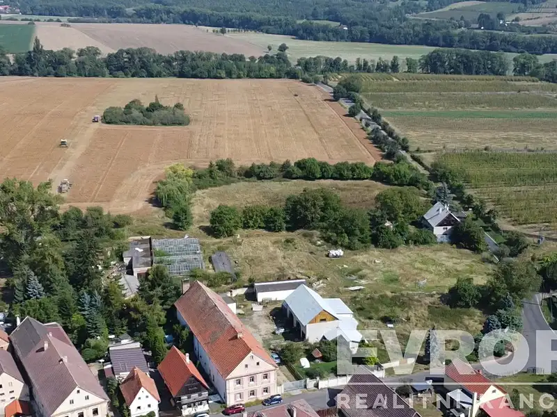 Prodej zemědělské usedlosti 1180 m², pozemek 60735 m², Ploskovice – náhled fotky 1