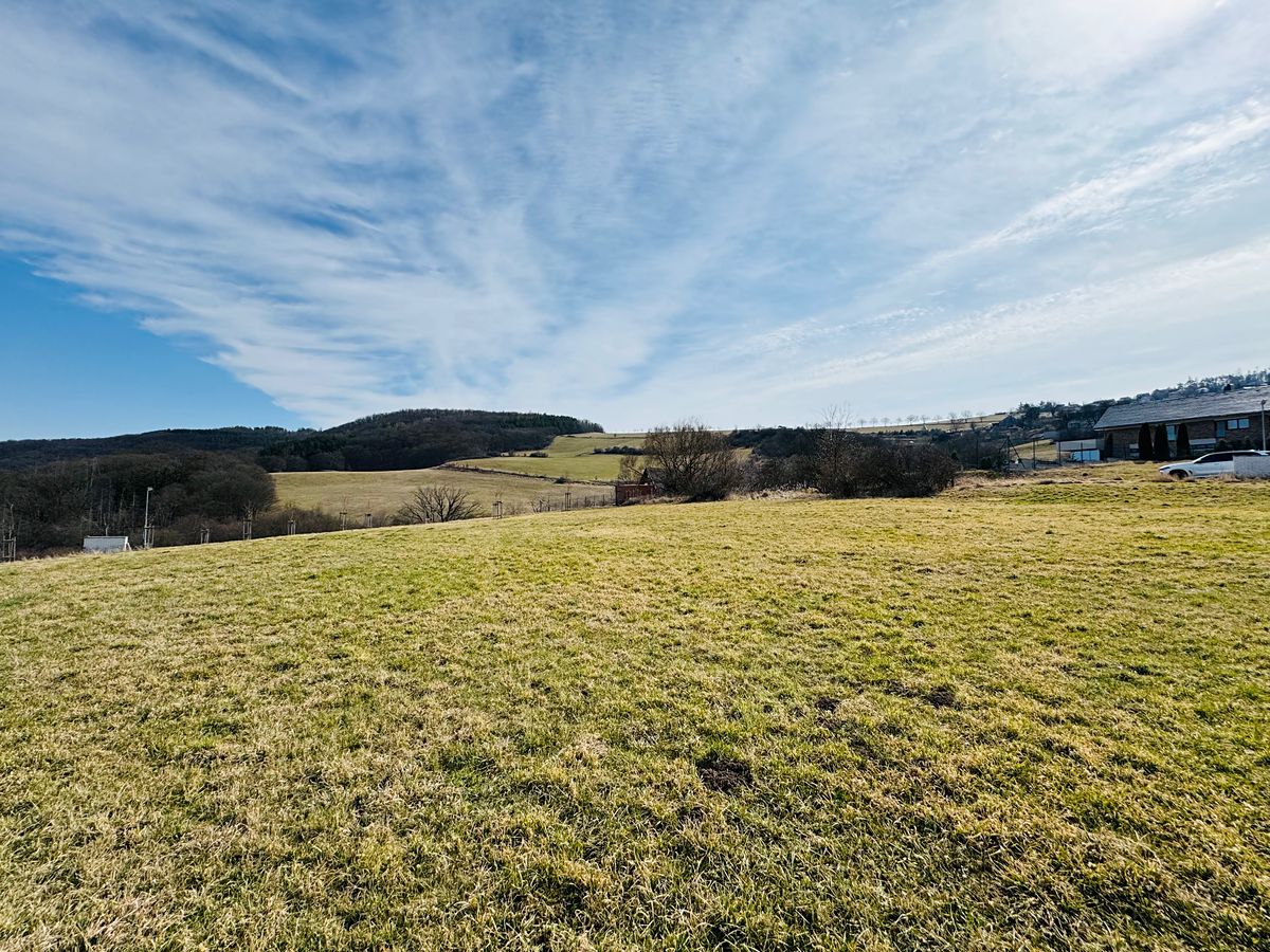Prodej stavebního pozemku 1880 m² – fotografie 2