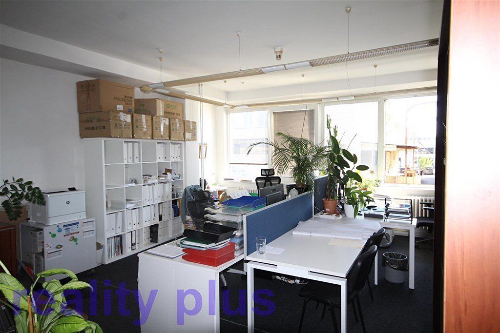 Pronájem kanceláře 354 m² – fotografie 2