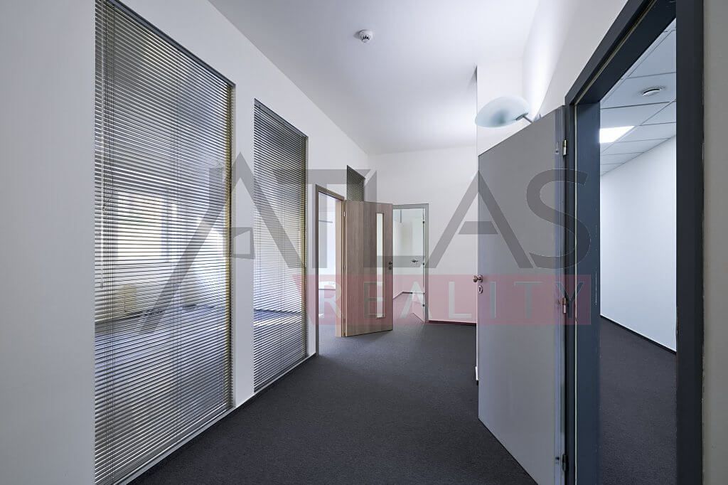 Pronájem kanceláře 46 m² – fotografie 3