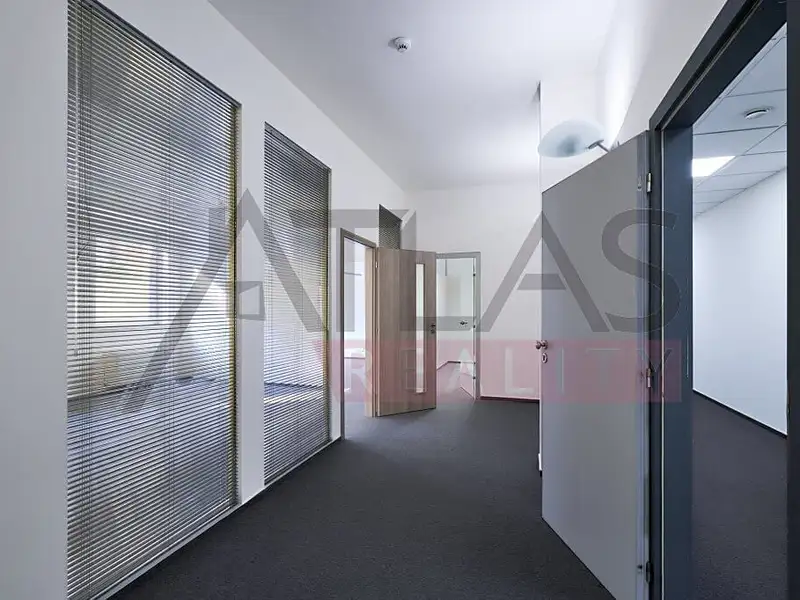 Pronájem kanceláře 46 m², Praha – náhled fotky 3