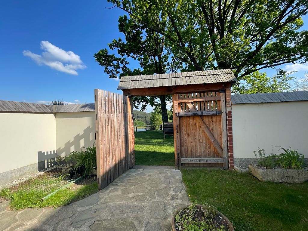 Prodej rodinného domu 472 m², pozemek 19274 m² – fotografie 3