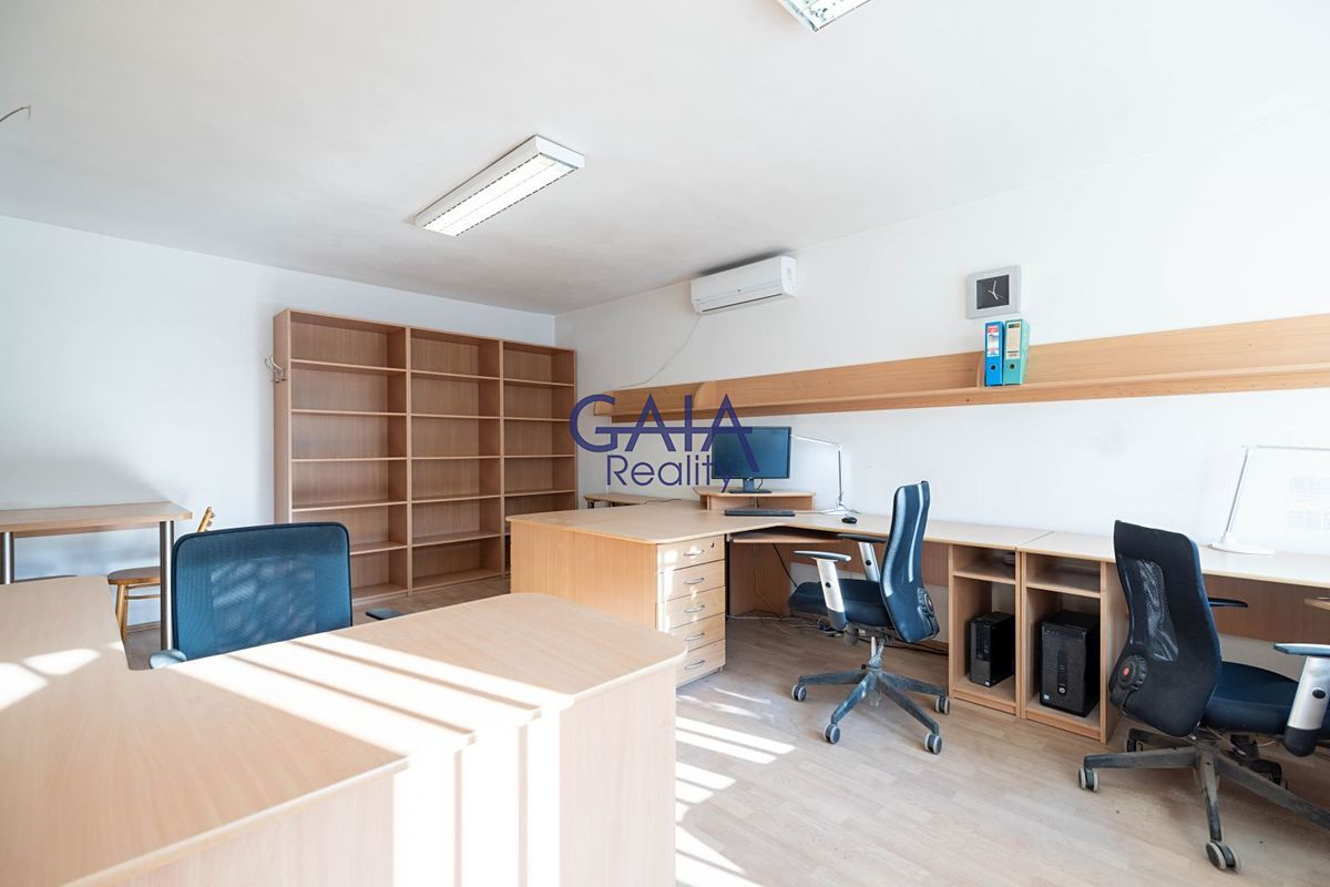 Prodej kanceláře 692 m² – fotografie 2