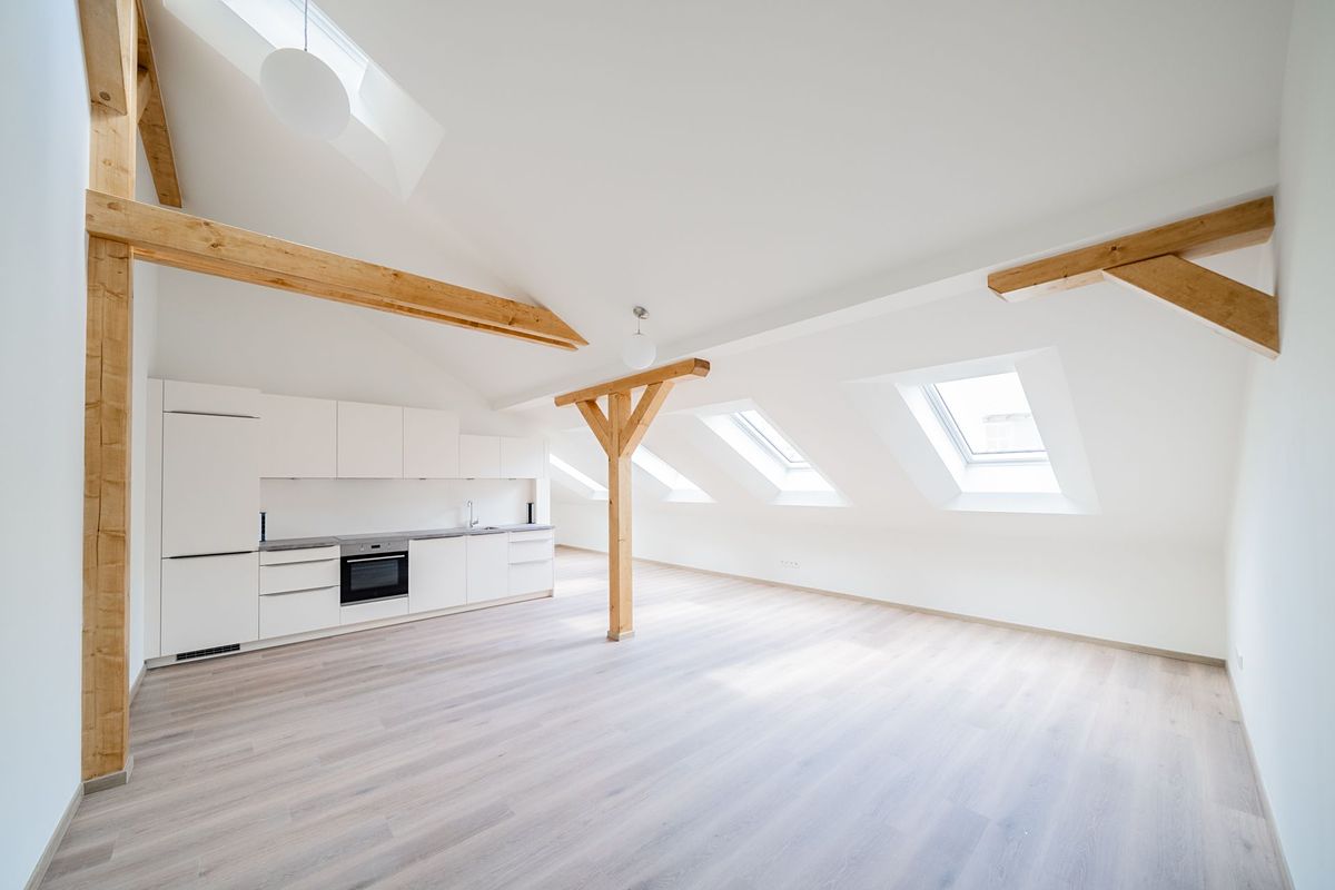 Pronájem bytu 3+kk 92 m² (Podkrovní)