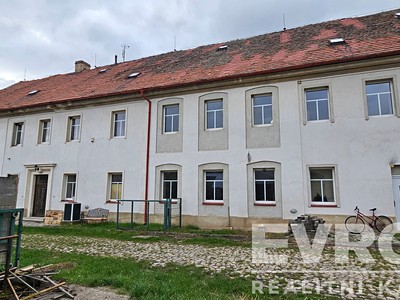Prodej domu, 1 180 m² (2 z 17)
